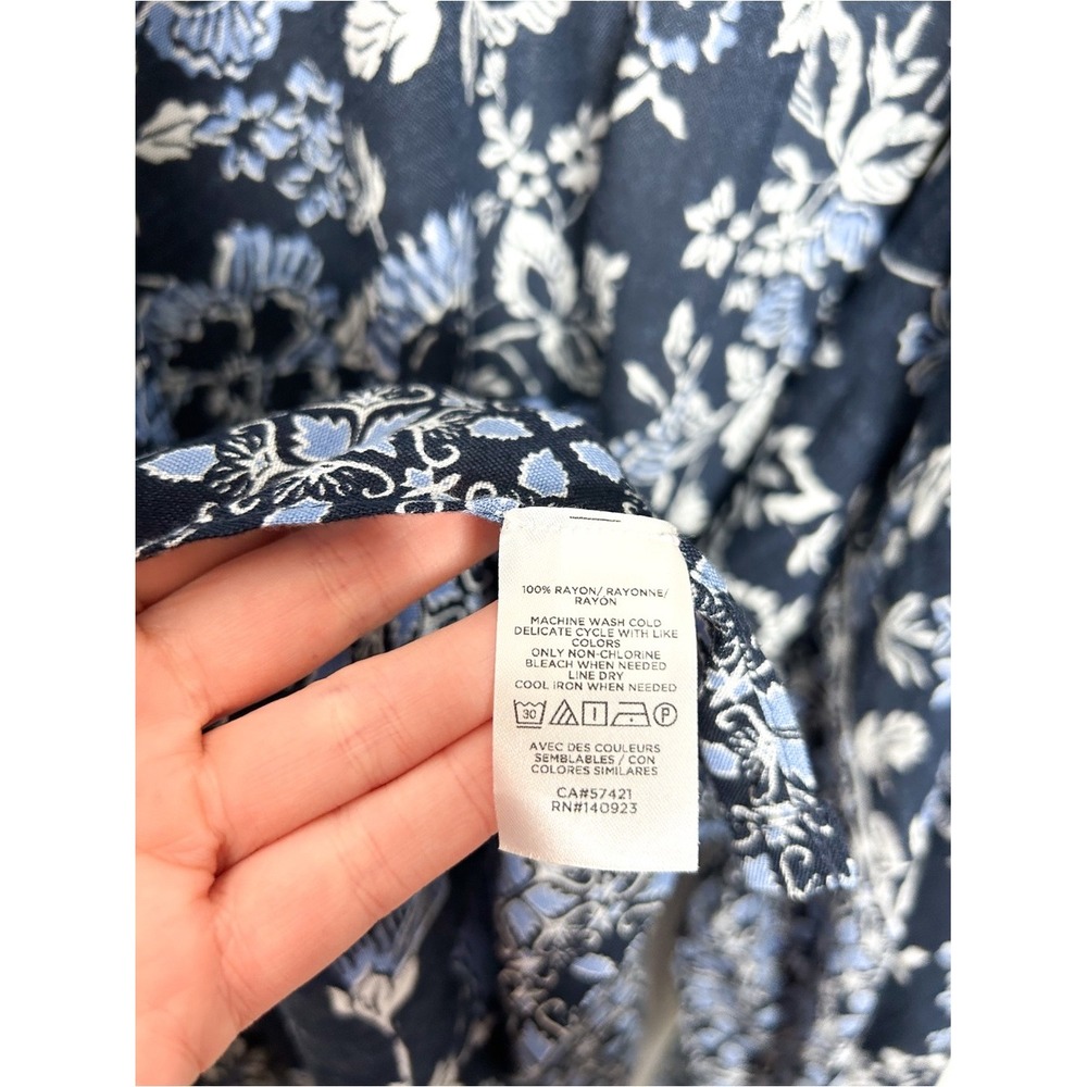 Ann Taylor LOFT Blue Floral Print Lightweight Shawl One Size - Picture 3 of 6